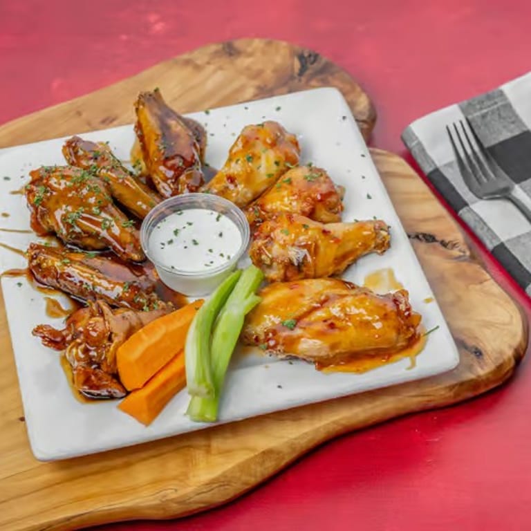 Delicious Chicken Wings: A Bar & Grill Favorite